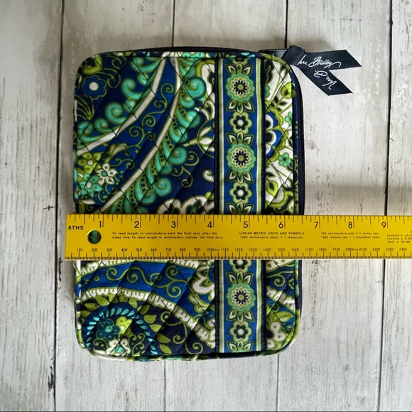 PREOWNED VERA BRADLEY TECH CASE ZIP AROUND BLUE GREEN CASE - Picture 3 of 7
